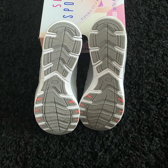 Sneakers - Picture 2 of 5